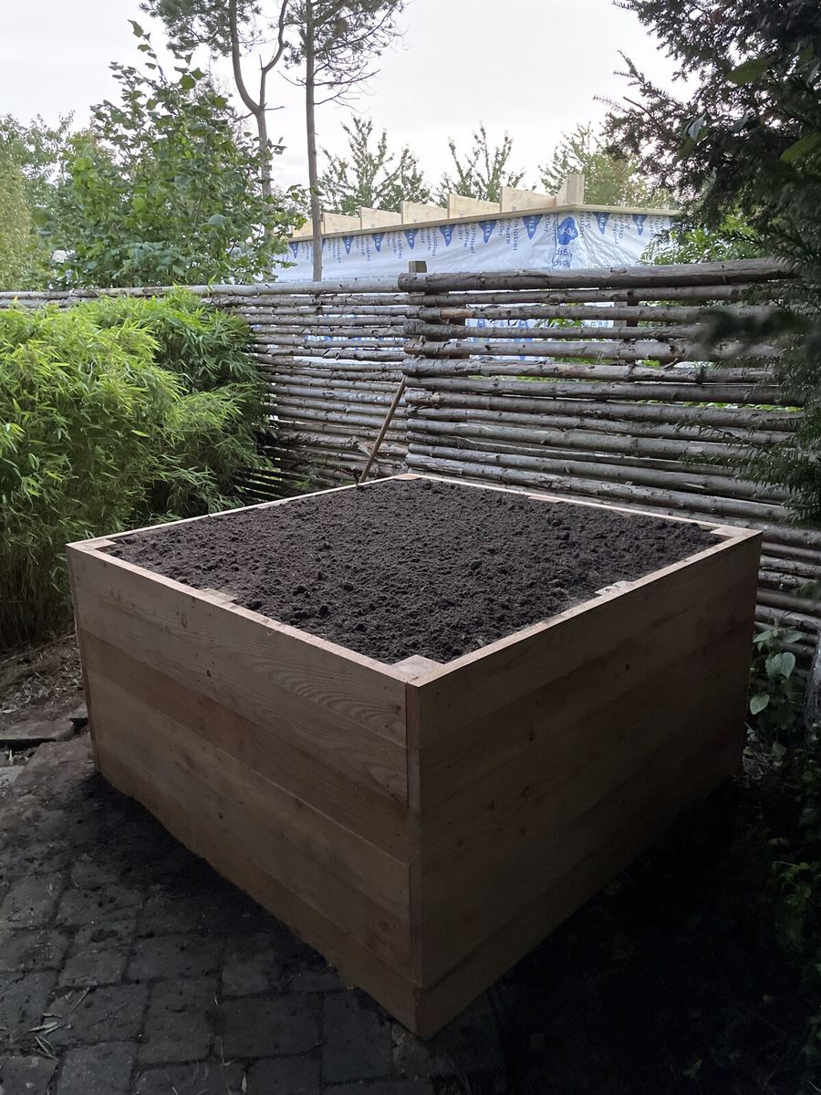 Bed i 75 cm ved plankeværket